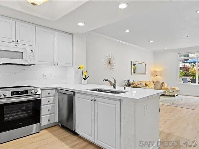 1 bed, 764 sqft, $3,100 — Photo 4
