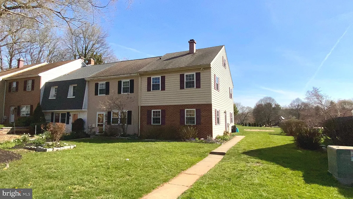 Building Photo - 204 Brecknock Ter