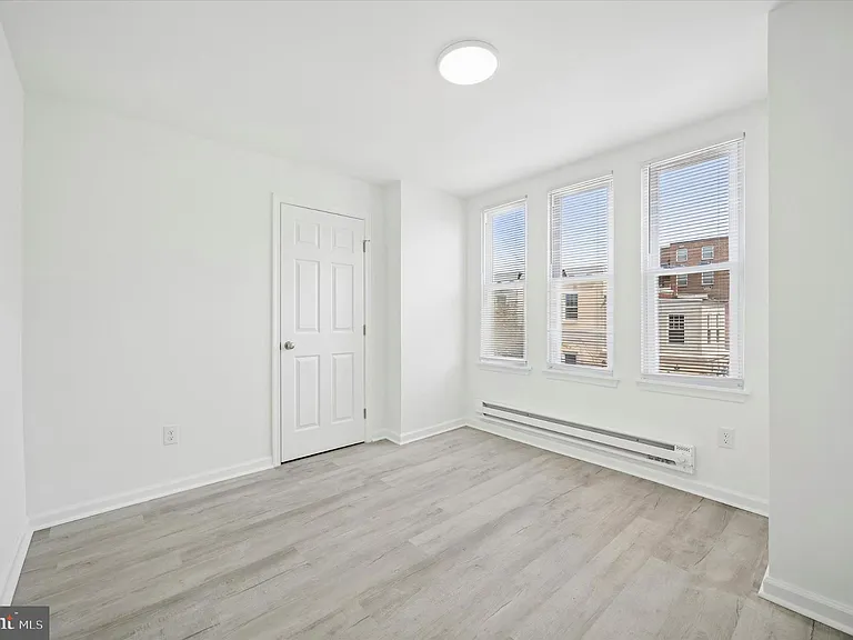 248 N Alden St — Photo 15