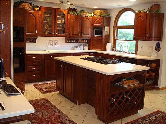 5th image of 855 Stockbridge Dr