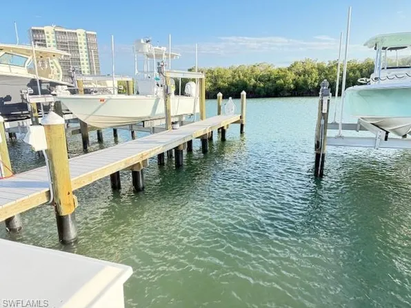 255B Wiggins Bay DR, NAPLES, FL 34110