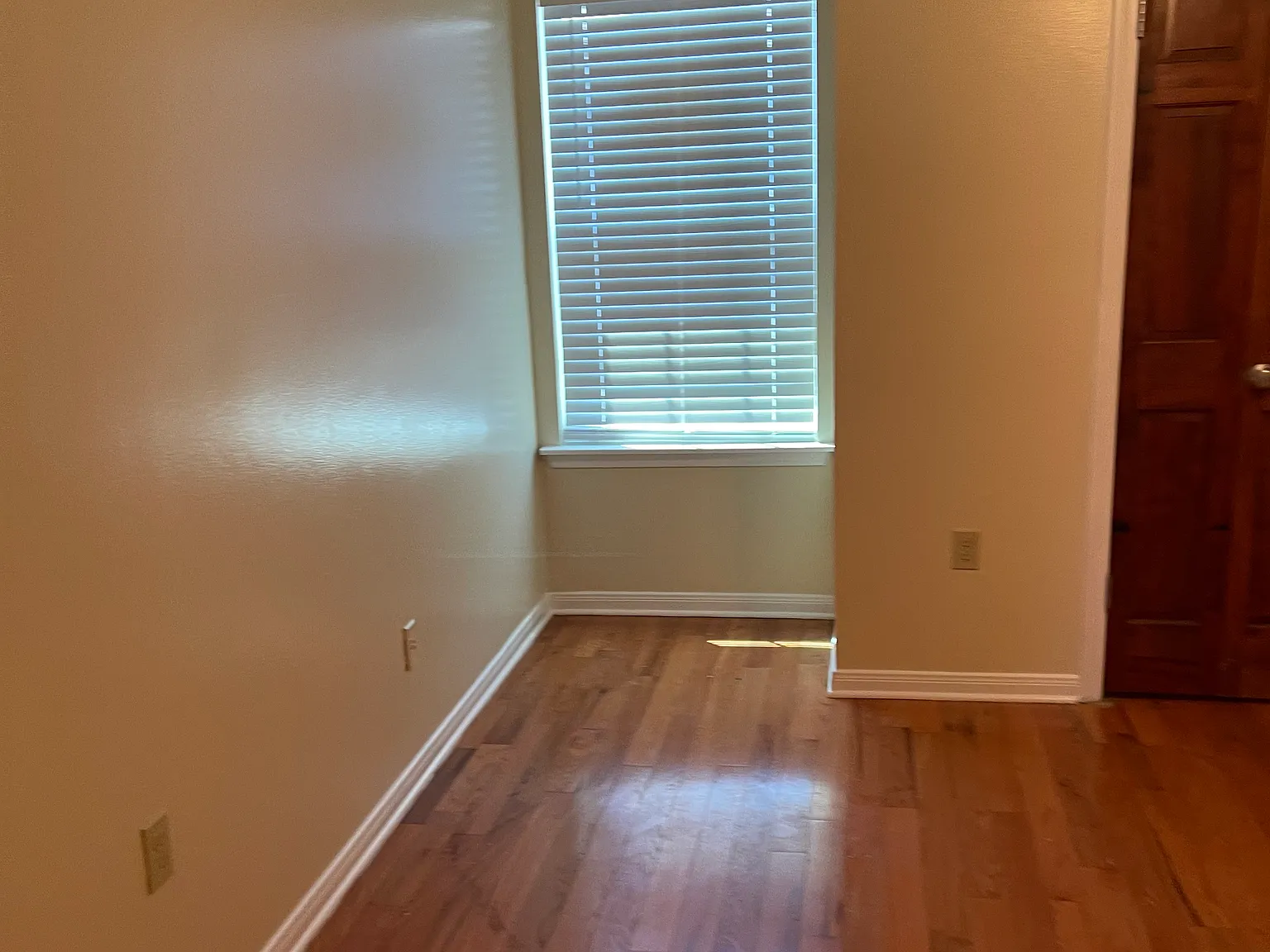 1153 Heather Ln — Photo 2