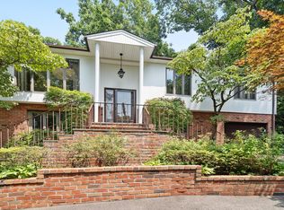 38 Hillside Ave, Woodbury, NY 11797
