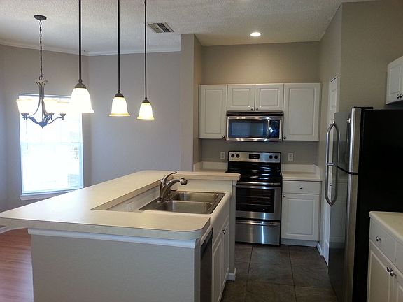 4th image of 222 Arbor Lakes Cir