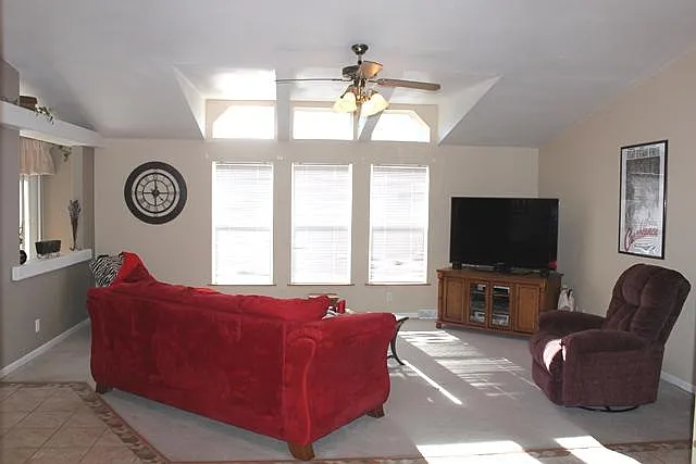 325 True Ave #A — Photo 9