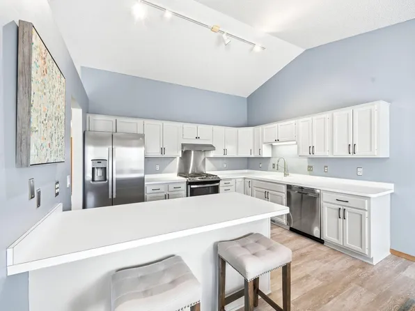 6108 Creek Line Dr, Minnetonka, MN 55345