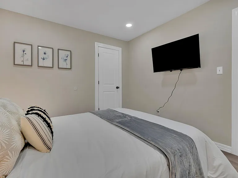 18 Montrose Dr — Photo 16