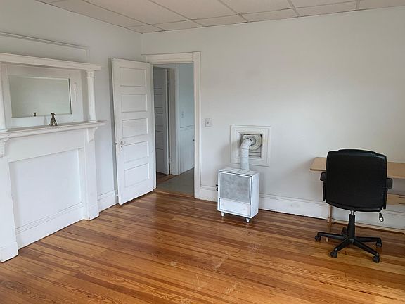 4th image of 189 Lippitt St Floor 3