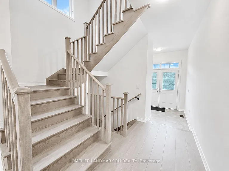 9 Crofting Cres — Photo 8