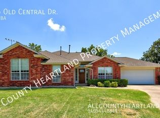 2036 Old Central Dr, Norman, OK 73071