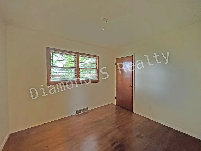 1924 E Turner St — Photo 11