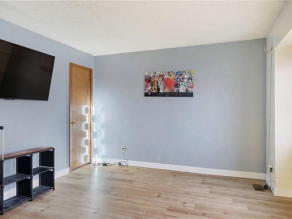 4th image of 4800 N Bellaire Ave