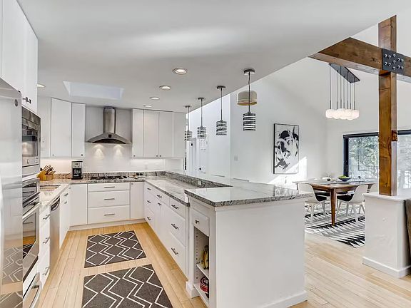 5th image of 434 Ensign Dr #2