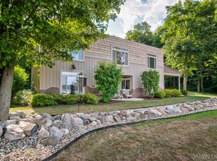 45127 Pine St, Decatur, MI 49045