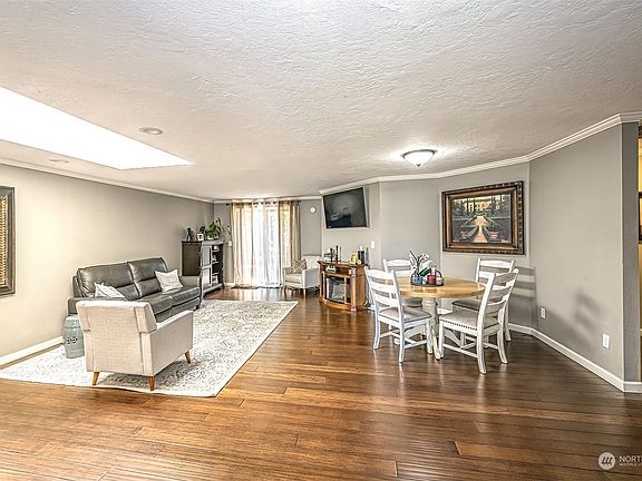 3rd image of 805 SE Marine Drive
