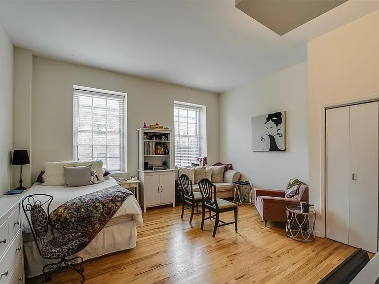 341 Monmouth St #305 — Photo 2