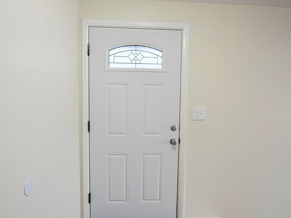 3rd image of 9386 Hamlin Ave
