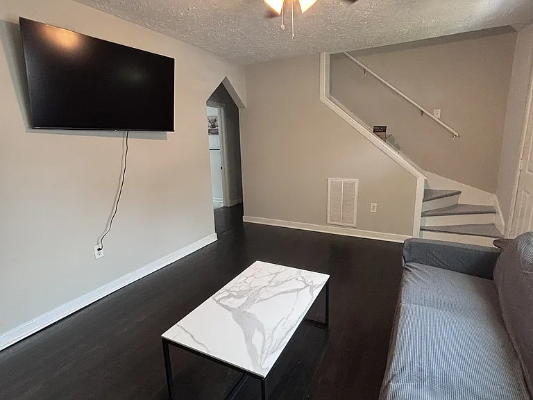 606 E Cawson St — Photo 11