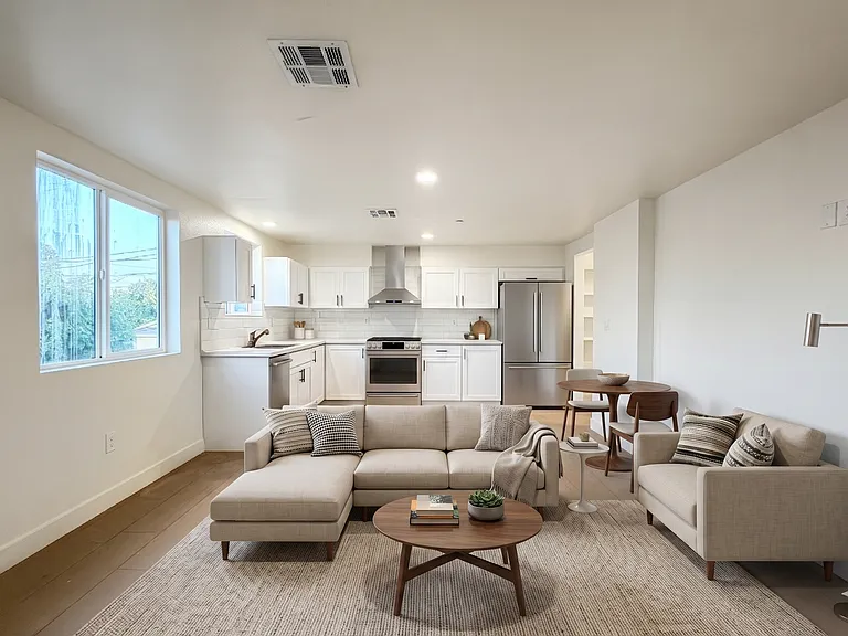 Brand New Luxury 4 & 5 Bed Units — Photo 1