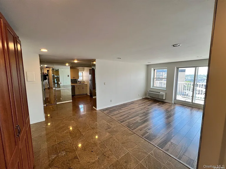 2 Richmond Rd #Penthouse 6r-6r — Photo 11