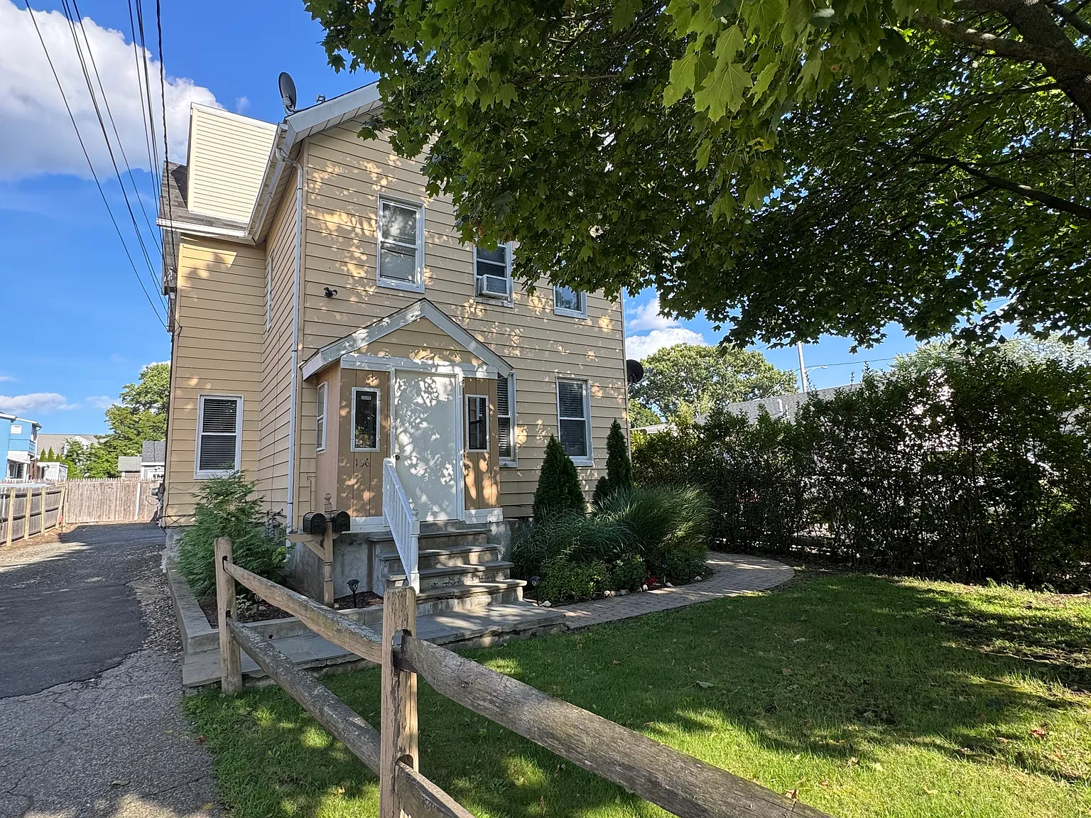 2 bed, 1000 sqft, $2,200 — Photo 1