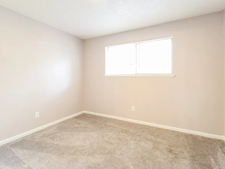 742411_023_main_bedroom_13620260.jpg