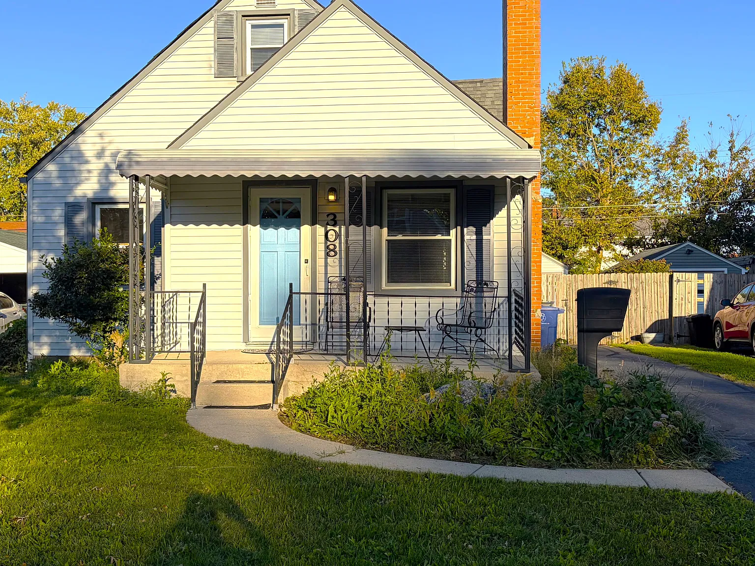 3 bed, 1365 sqft, $1,900 — Photo 1
