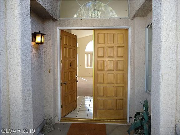 2nd image of 2747 Woodbine Ave