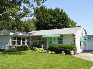 6 Woodview Ln, Algonquin, IL 60102