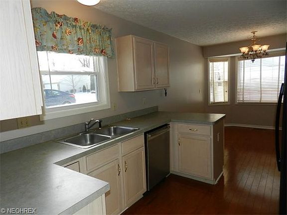 3rd image of 1423 Ledgewood Ln