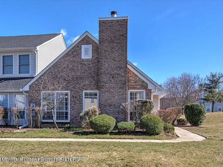 337 Devon Pl — Photo 1