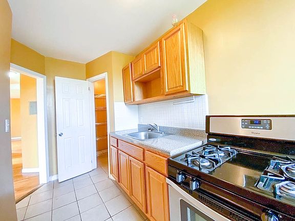3rd image of 613 Nostrand Ave #3RR