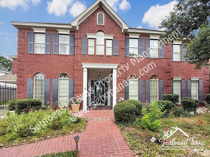 4 bed, 3.5 bath, 4177 sqft, $3,900 — Photo 1