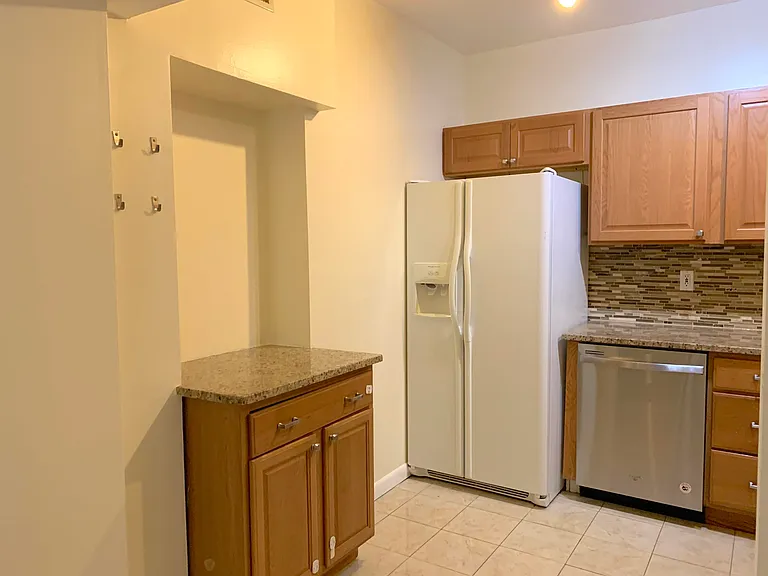 297 Montgomery St #1E — Photo 14