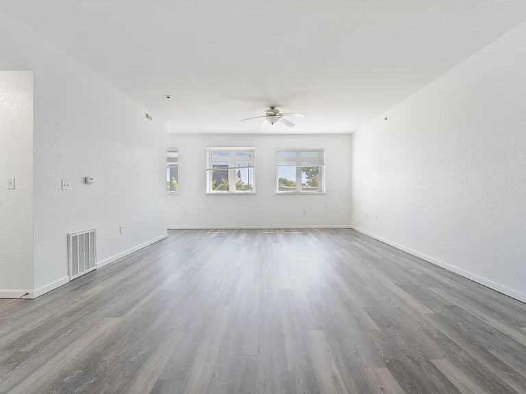 2215 College St — Photo 4