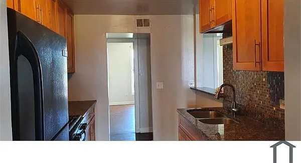 3 bed, $1,900 — Photo 2