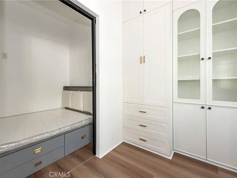 2208 Synergy — Photo 10