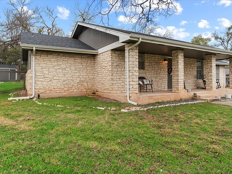 3702 Del Rio Ct — Photo 33