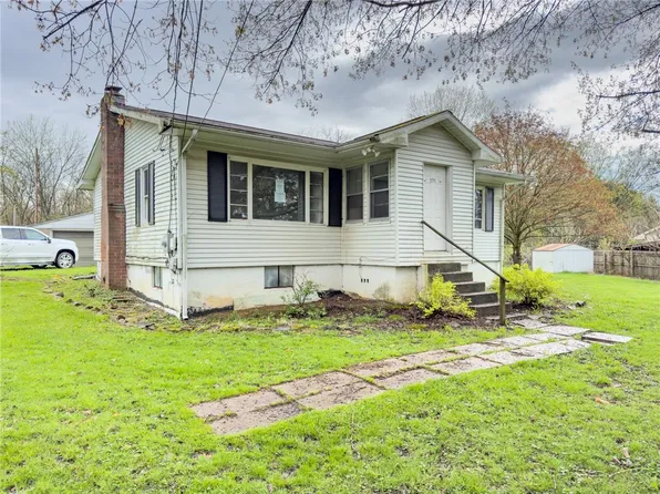 201 Kyle Rd, Valencia, PA 16059