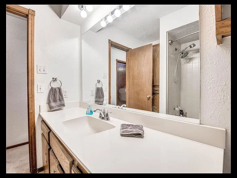 1312 Val Genes Rd — Photo 21