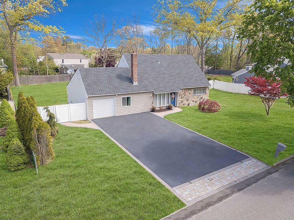 1st image of 5 Hartsdale Ln