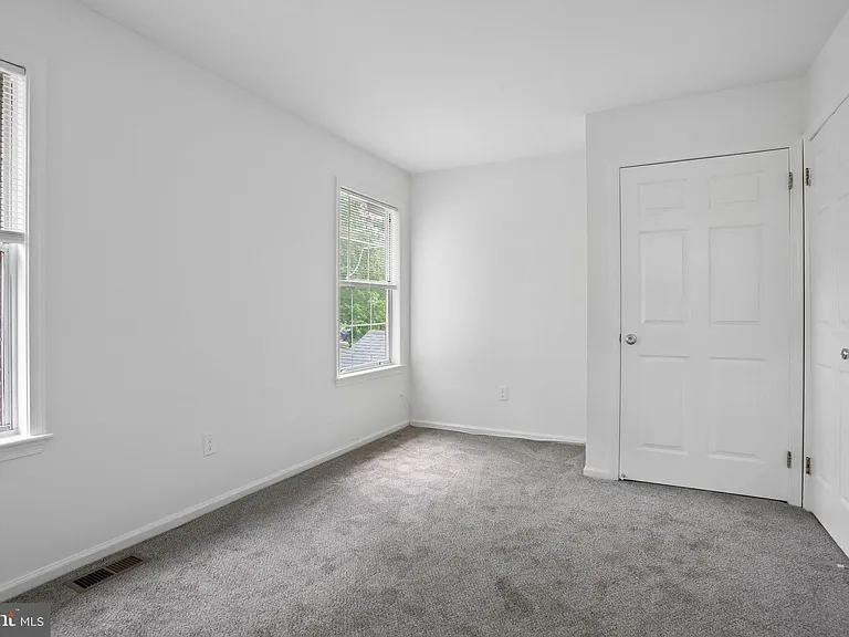 1 Colebrook Ct — Photo 25