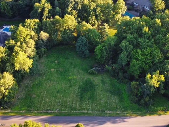 Hawks Lndg NE, Warren, OH 44484