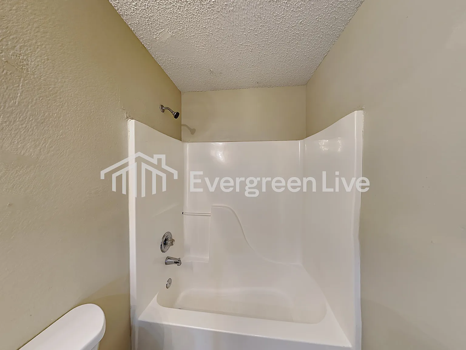 3 bed, 2.0 bath, 1224 sqft, $1,645 — Photo 3