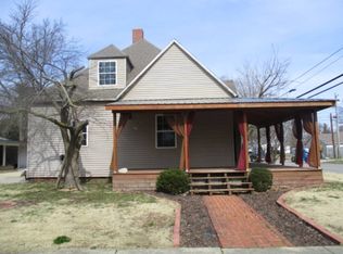 333 E 3rd St, Flora, IL 62839