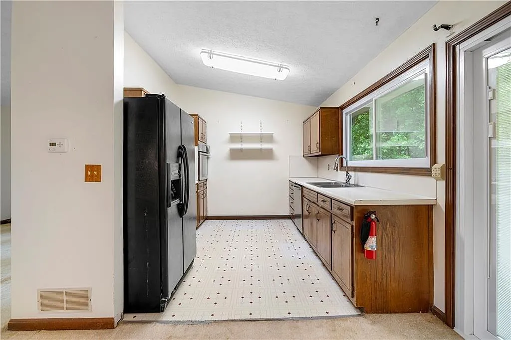 3 bed, 2.0 bath, 1650 sqft, $2,250 — Photo 4