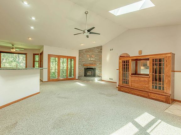 5th image of 713 Prospect St