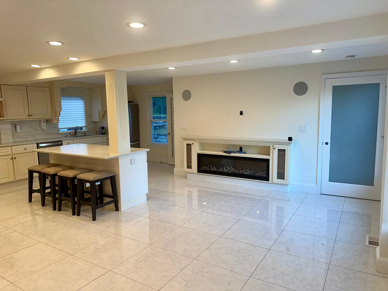 2 bed, 1150 sqft, $3,400 — Photo 3