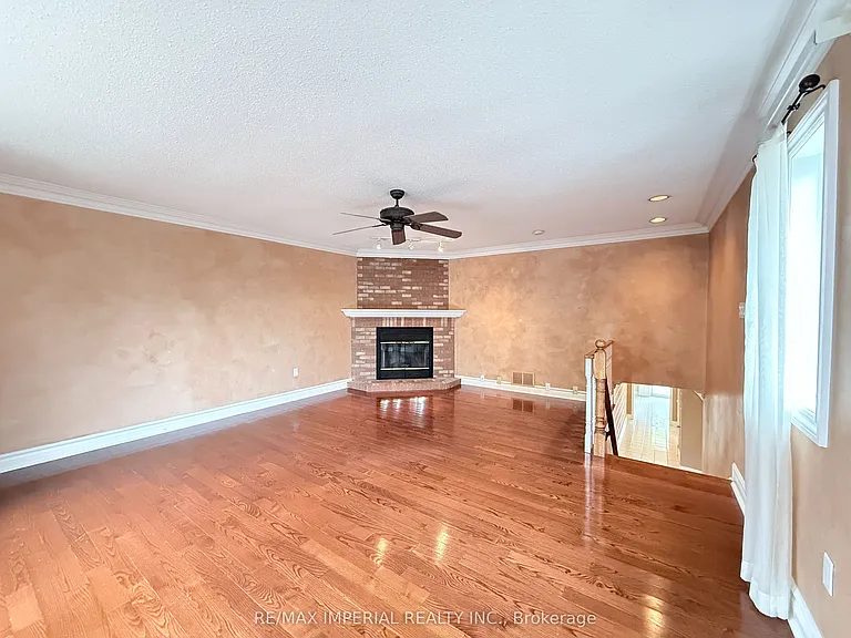 5735 Tayside Cres — Photo 17