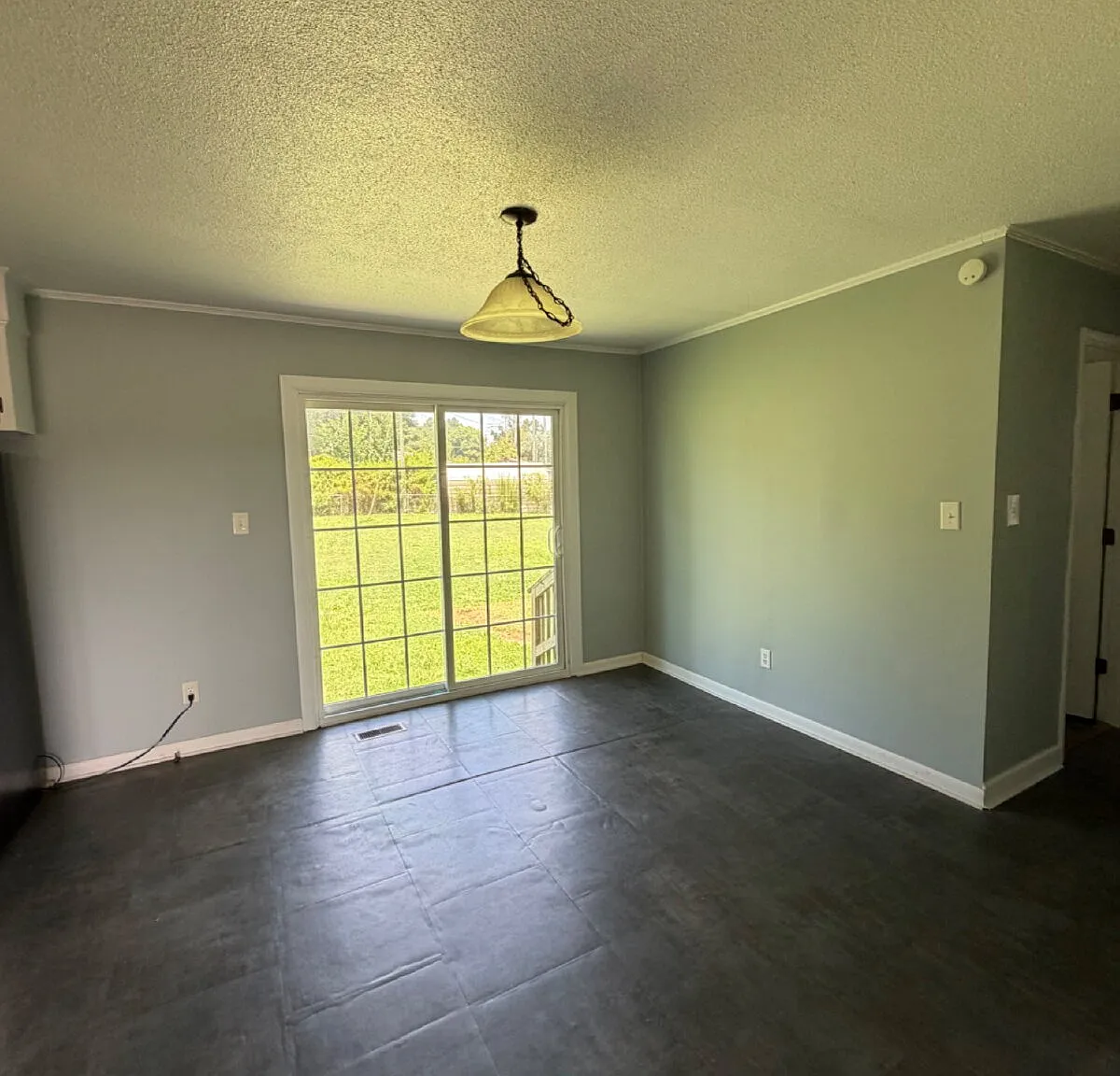 3 bed, 1.0 bath, 1035 sqft, $1,200 — Photo 4